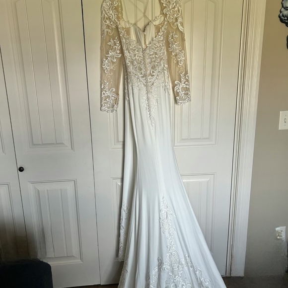Wedding Dress - Picture 6 of 11